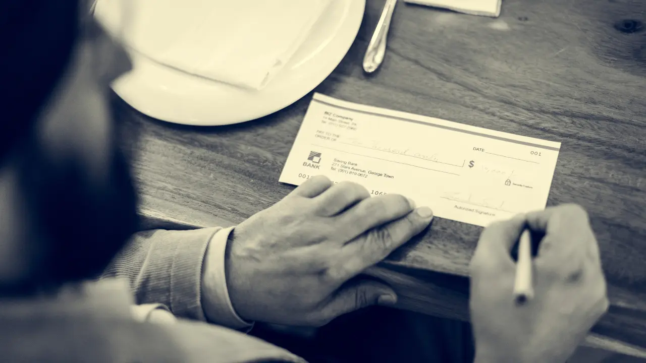 Why Check Cashing Apps Are Booming in 2025